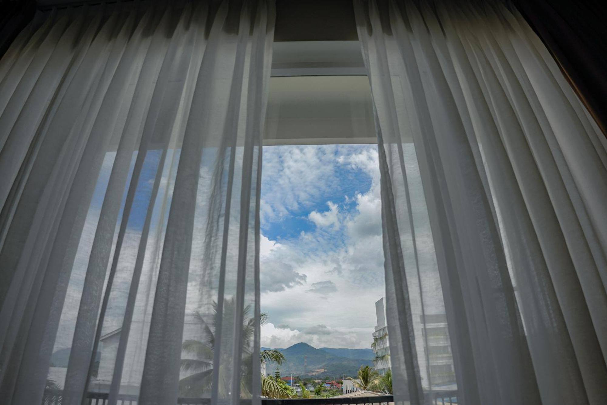 Montagne Regency Hotel Kampot Exterior photo