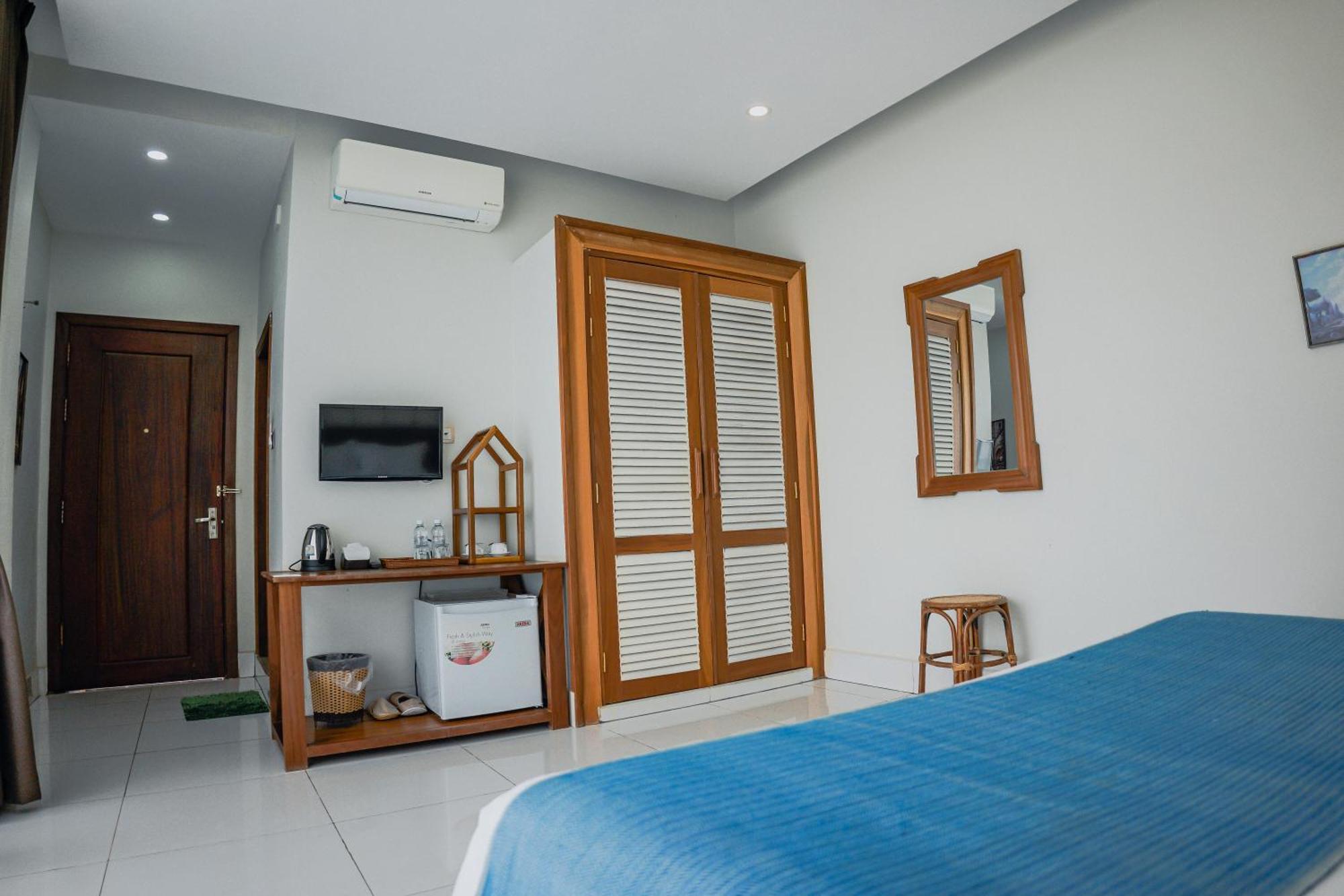 Montagne Regency Hotel Kampot Exterior photo