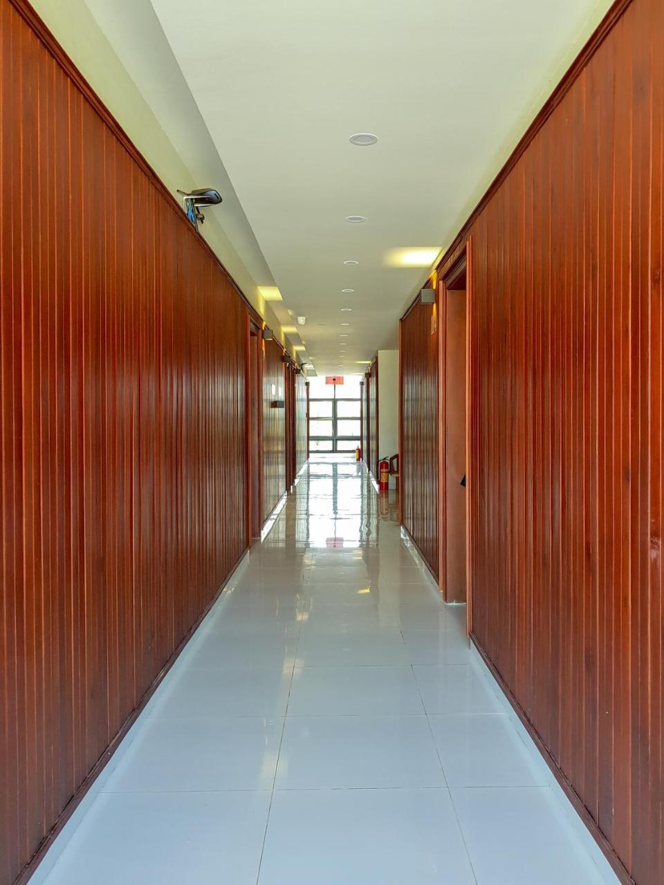 Montagne Regency Hotel Kampot Exterior photo