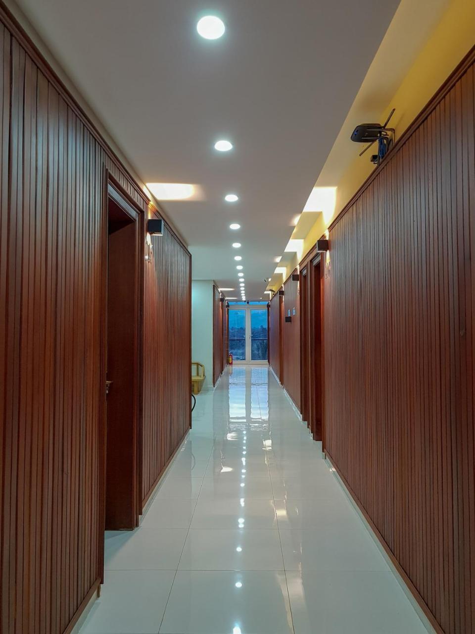 Montagne Regency Hotel Kampot Exterior photo